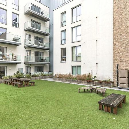 Modern Serviced 3-Bedroom Flat In East Londres Exterior foto