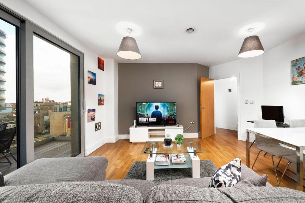 Modern Serviced 3-Bedroom Flat In East Londres Exterior foto