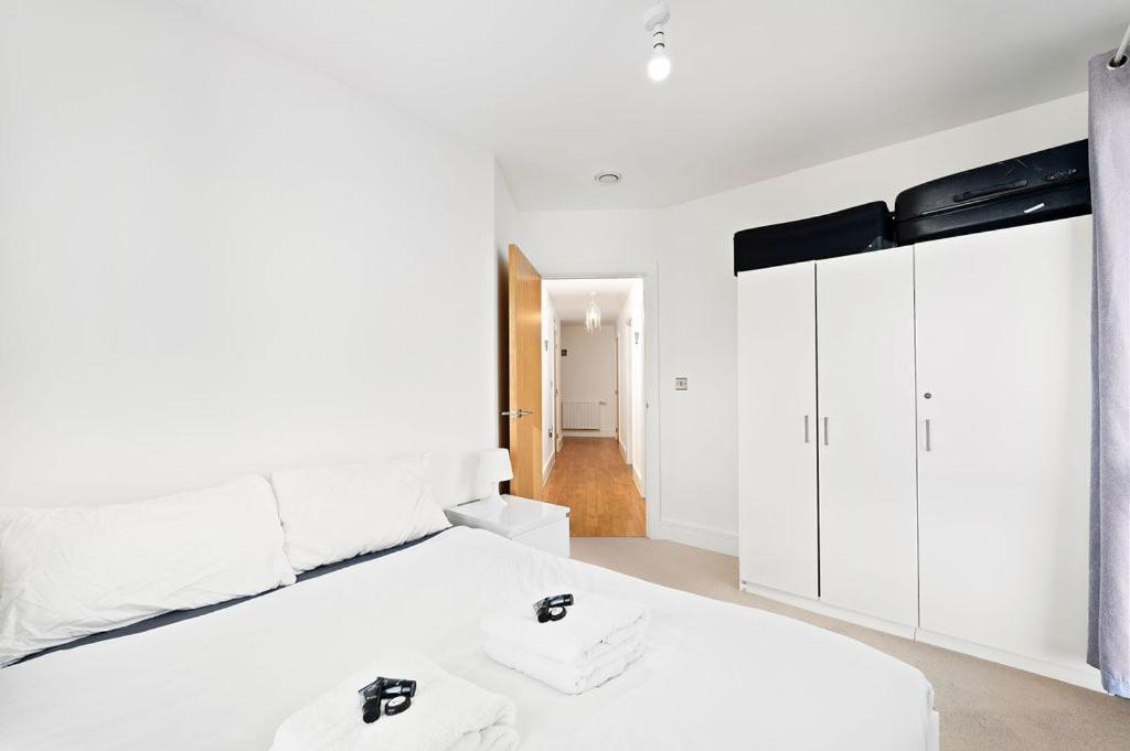 Modern Serviced 3-Bedroom Flat In East Londres Exterior foto