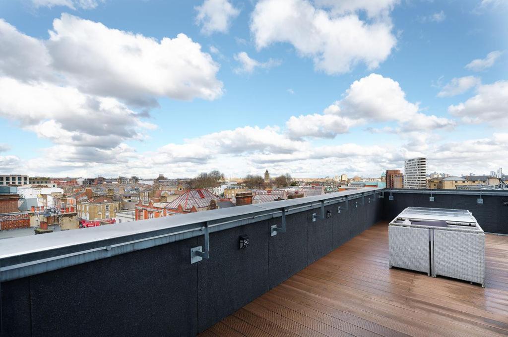 Modern Serviced 3-Bedroom Flat In East Londres Exterior foto