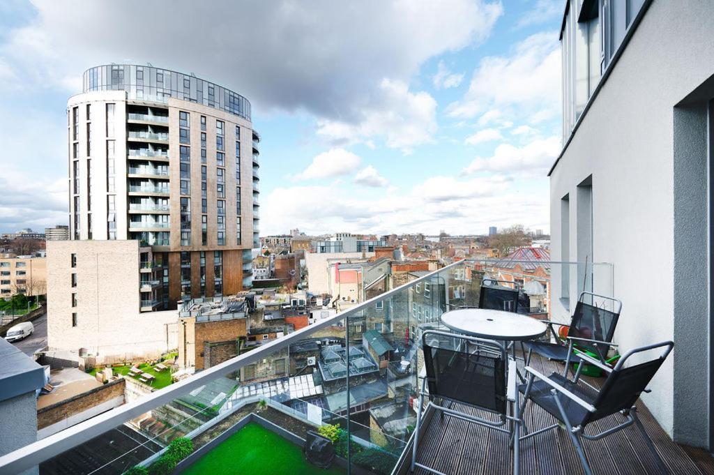 Modern Serviced 3-Bedroom Flat In East Londres Exterior foto