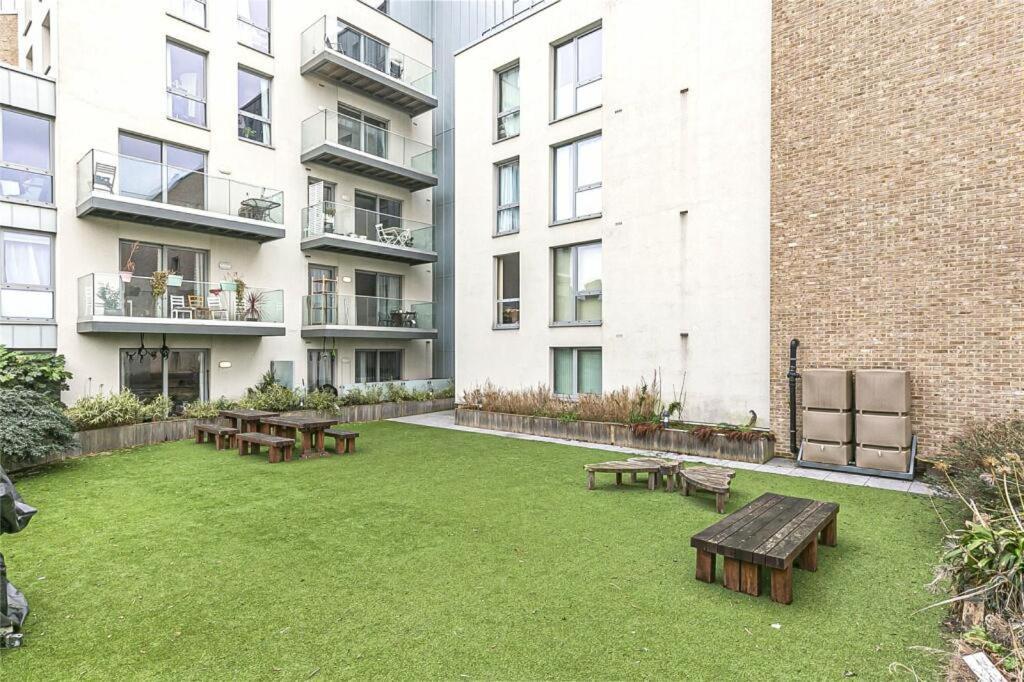 Modern Serviced 3-Bedroom Flat In East Londres Exterior foto