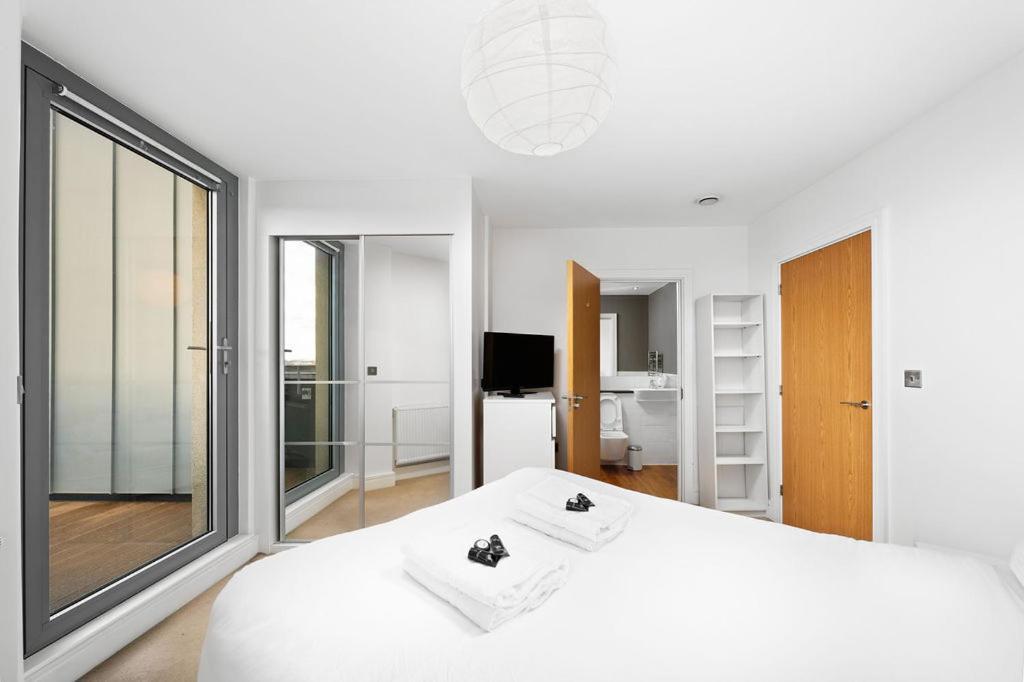 Modern Serviced 3-Bedroom Flat In East Londres Exterior foto