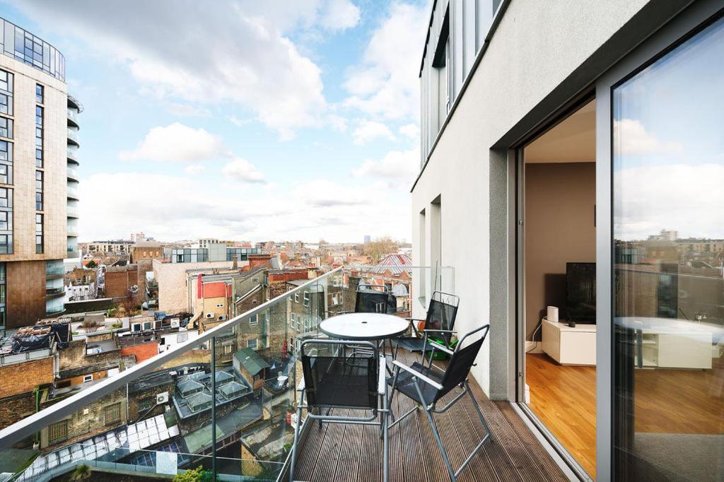 Modern Serviced 3-Bedroom Flat In East Londres Exterior foto